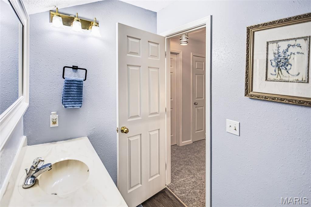 1003 Angela Court Property Photo 32