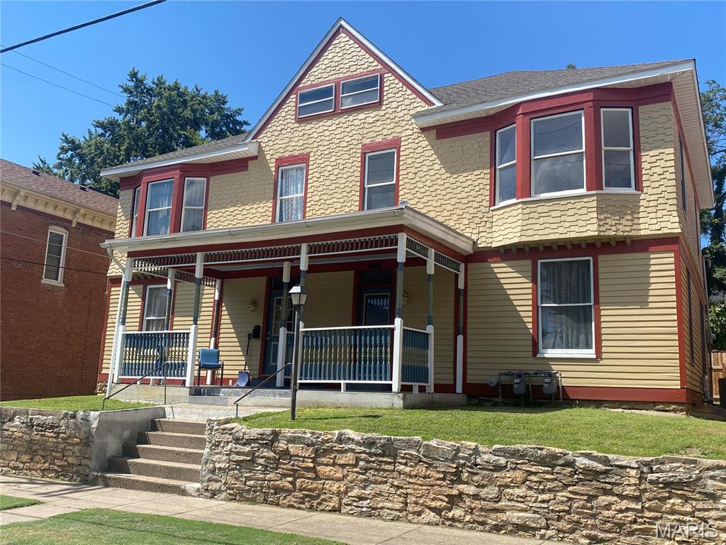 608-610 Center Street Property Photo 1