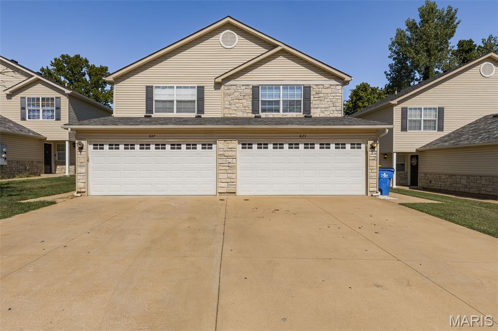 827 Woodside Creek Drive Property Photo 1