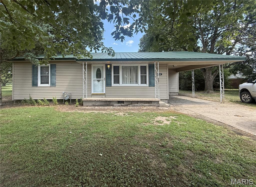 1013 State B Highway Property Photo 1