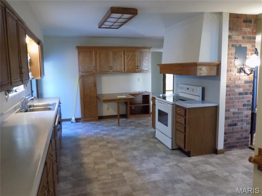 606 Greentree Road Property Photo 14