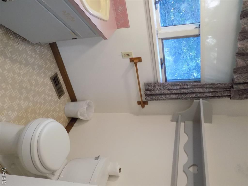 606 Greentree Road Property Photo 24