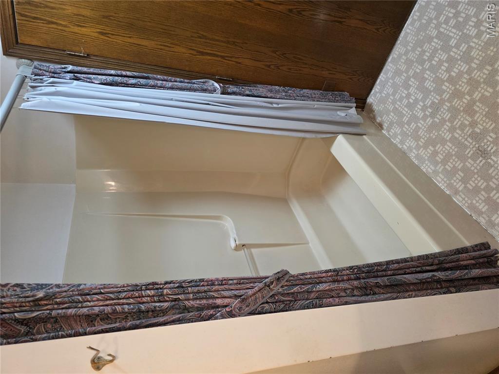 606 Greentree Road Property Photo 25