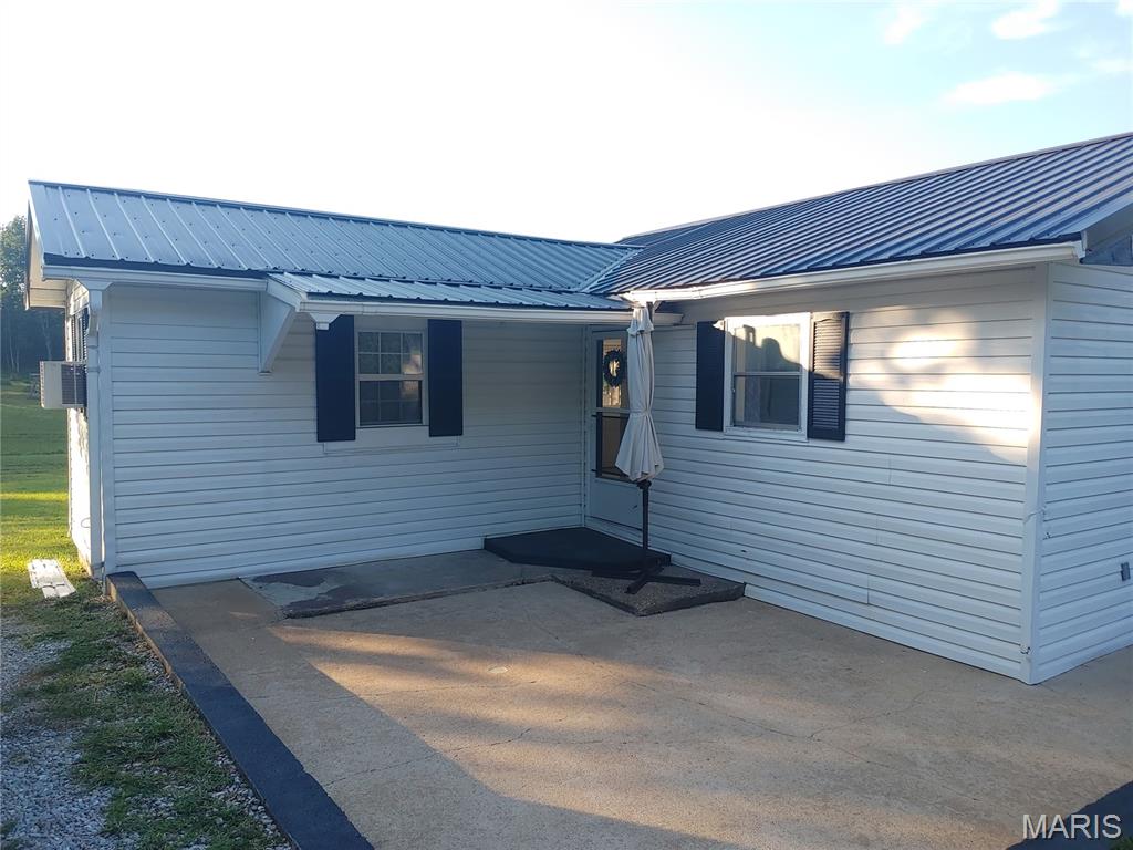 18513 Highway N Property Photo 2