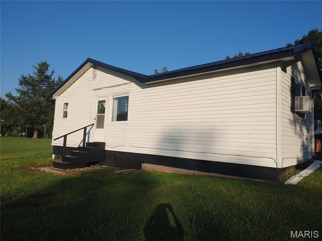 18513 Highway N Property Photo 3