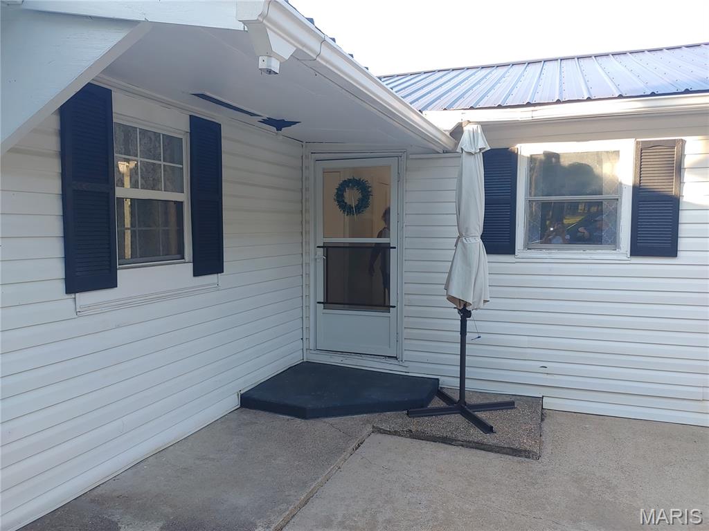 18513 Highway N Property Photo 4