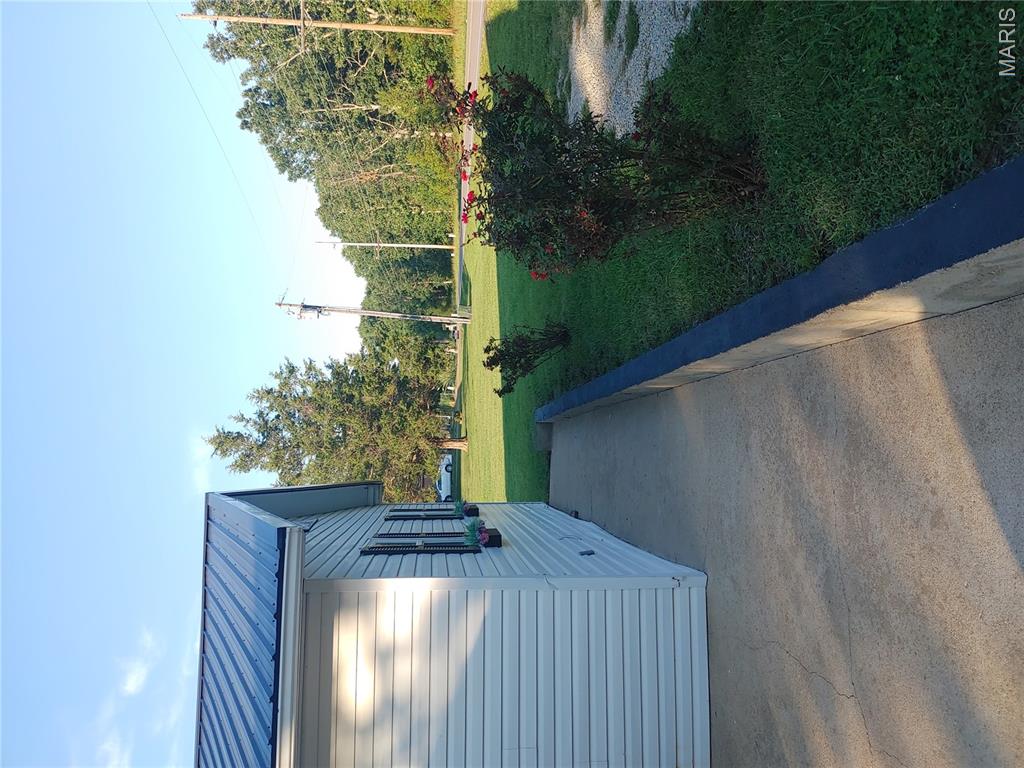 18513 Highway N Property Photo 6