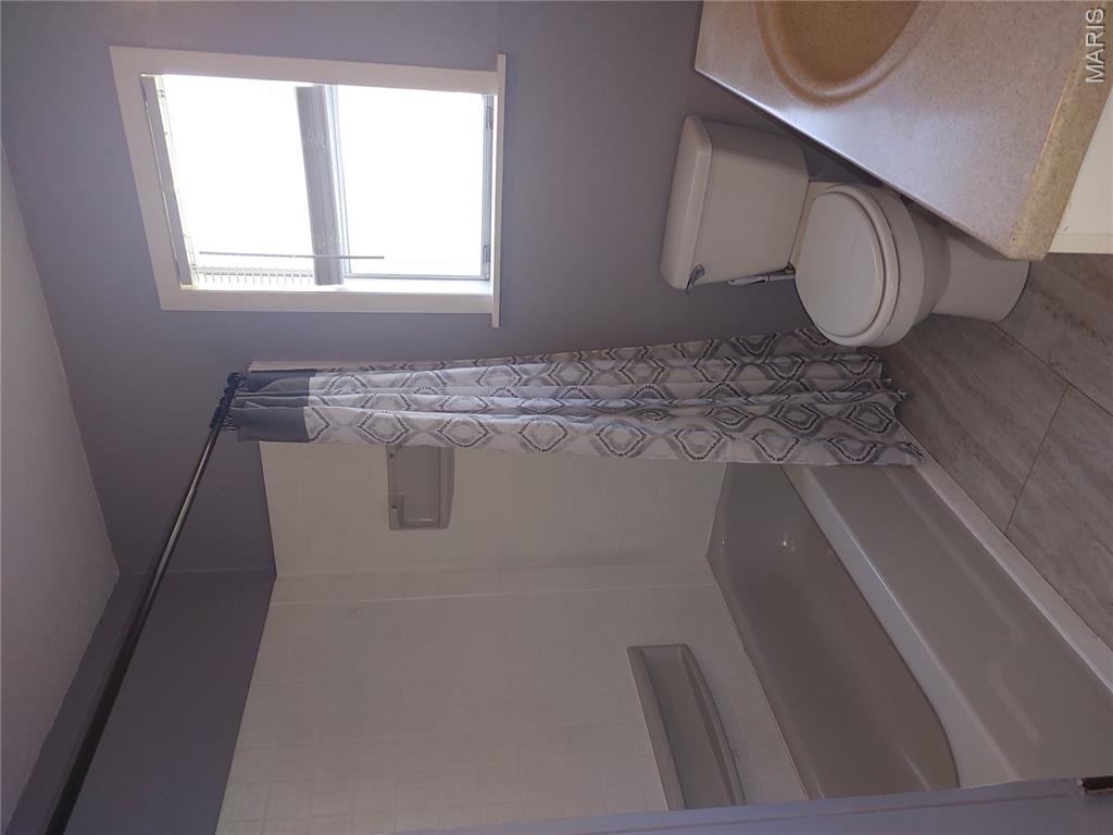 18513 Highway N Property Photo 8