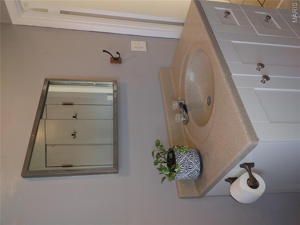 18513 Highway N Property Photo 9
