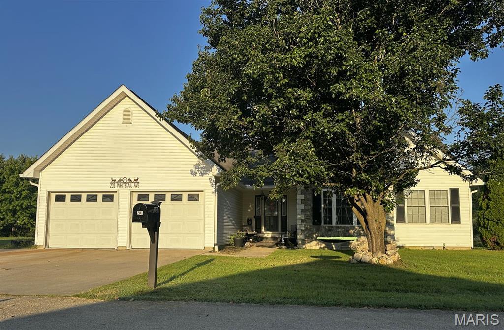 201 Whitetail Avenue Property Photo 1