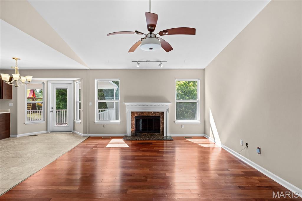 10 Bridle Spur Ct Court Property Photo 6