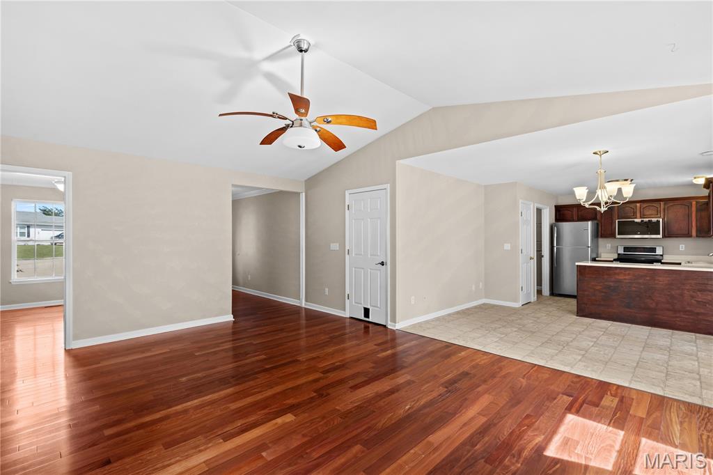 10 Bridle Spur Ct Court Property Photo 7