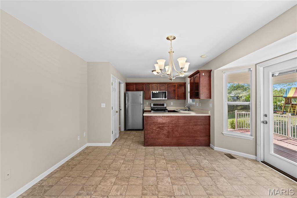 10 Bridle Spur Ct Court Property Photo 8