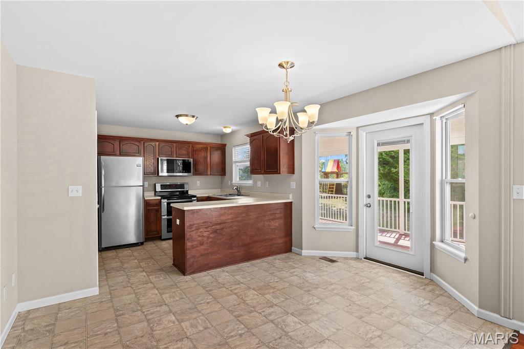 10 Bridle Spur Ct Court Property Photo 9