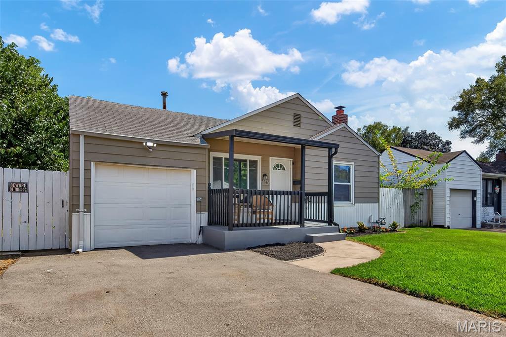 8640 S Grand Avenue Property Photo 3