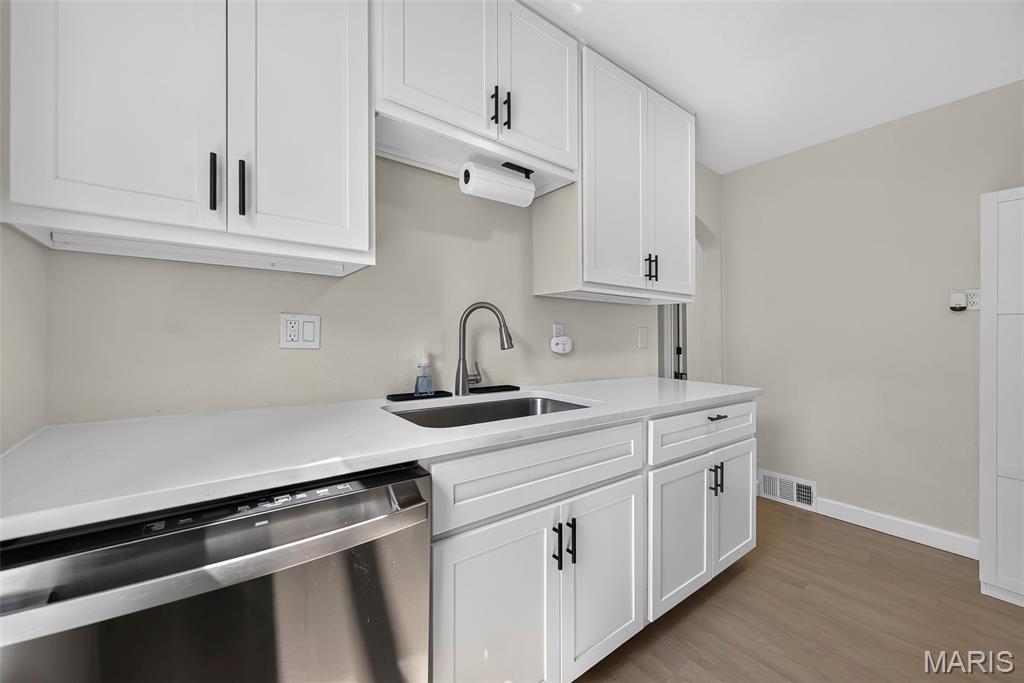 8640 S Grand Avenue Property Photo 13