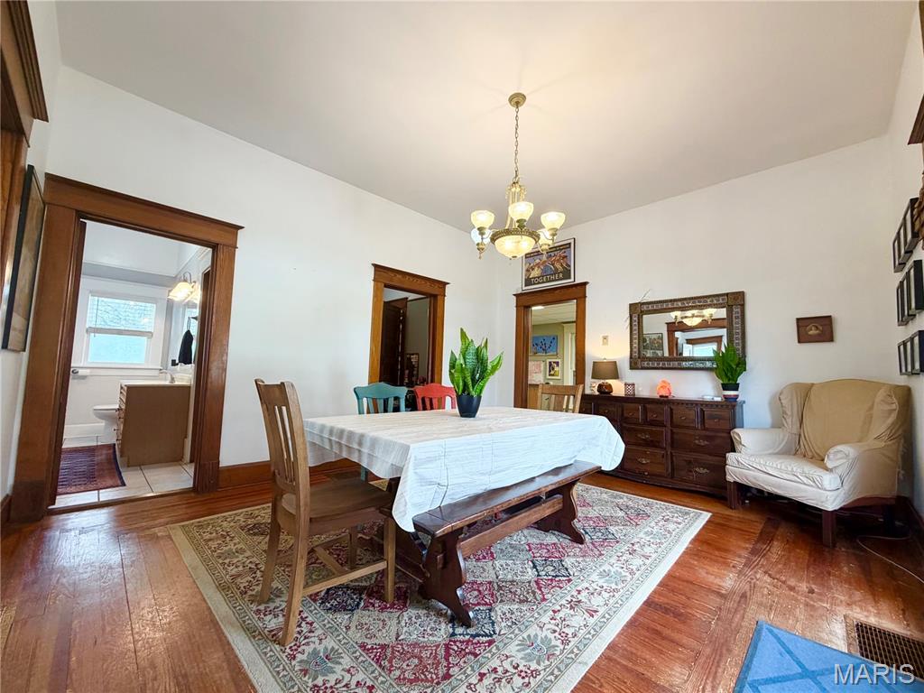 409 E Salling Street Property Photo 8