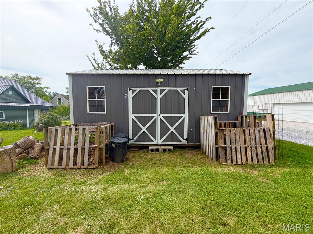 409 E Salling Street Property Photo 33