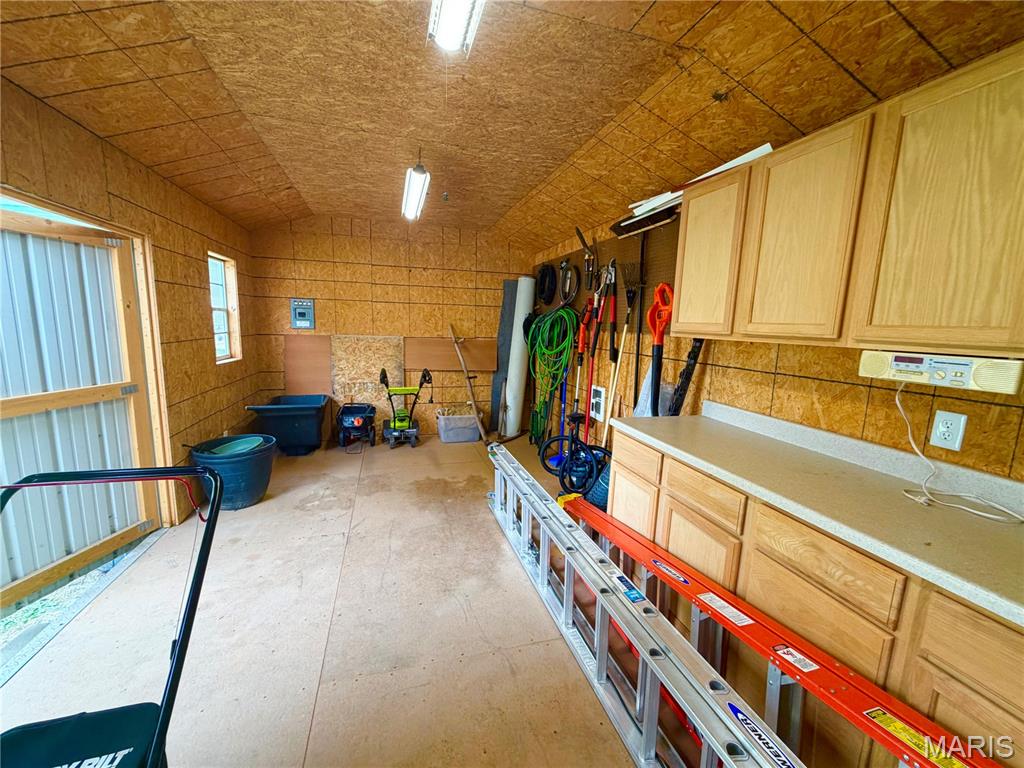 409 E Salling Street Property Photo 35