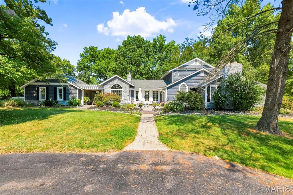 6020 Lafayette Drive Property Photo 3