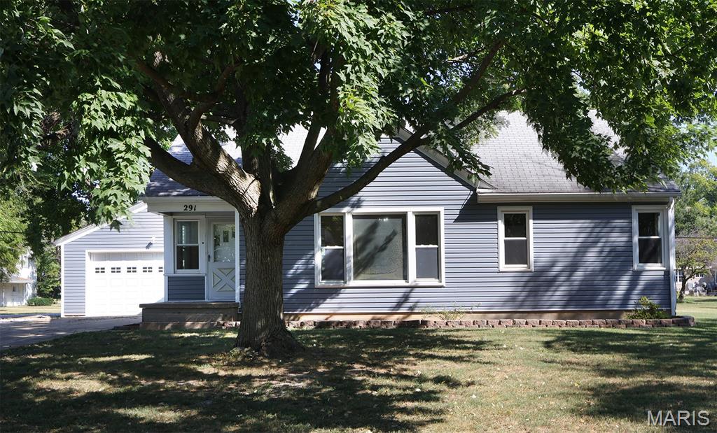 291 W 2nd Street Property Photo 4