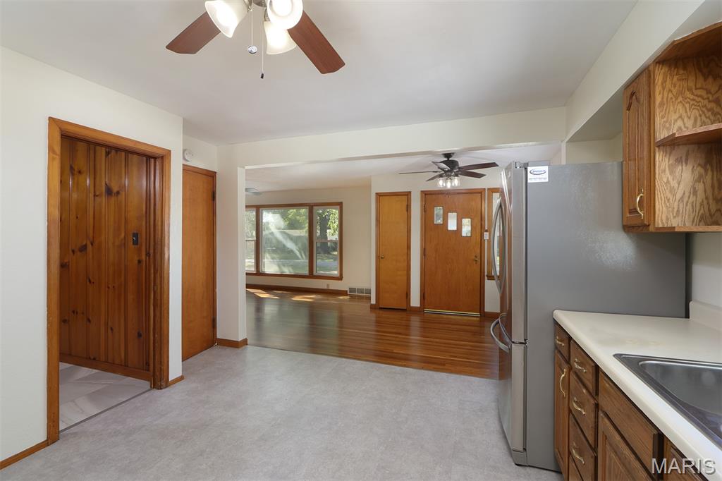 291 W 2nd Street Property Photo 16