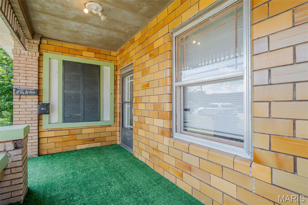 345 E Springfield Avenue Property Photo 8