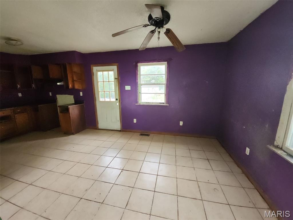 907 Rock Road Property Photo 4