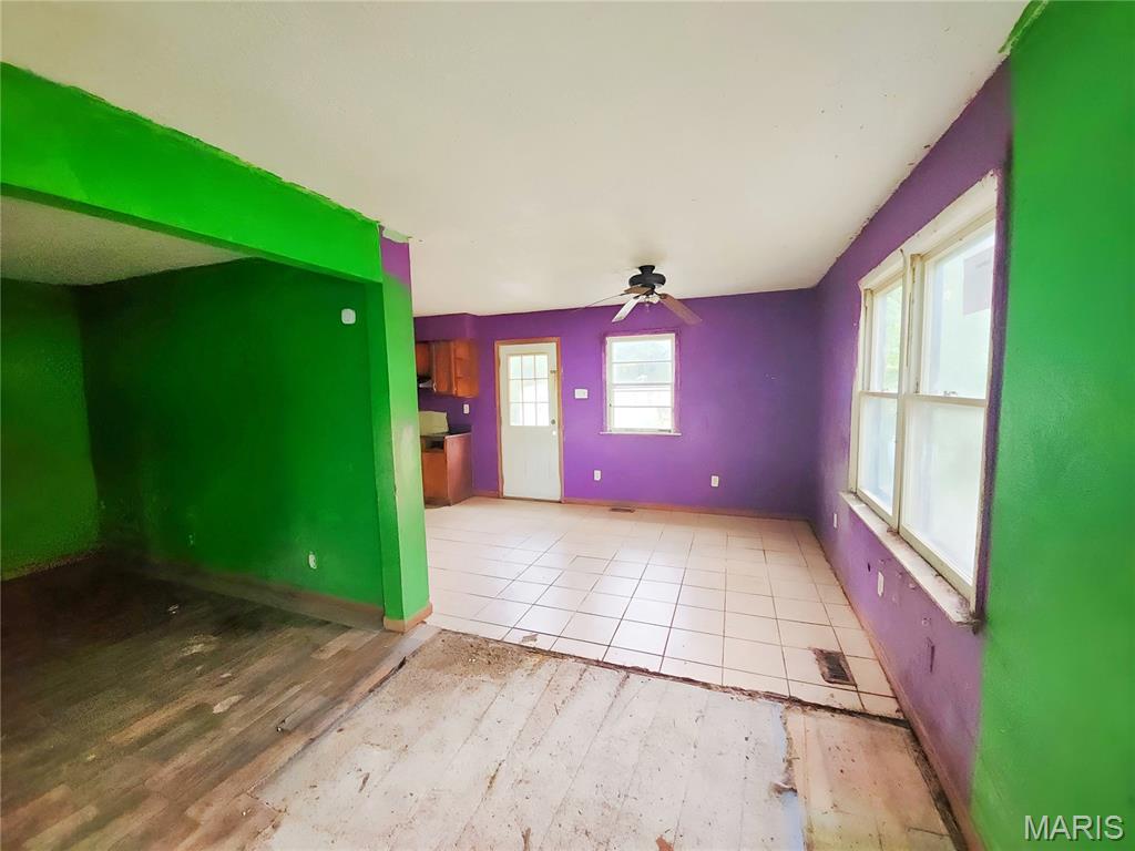 907 Rock Road Property Photo 4