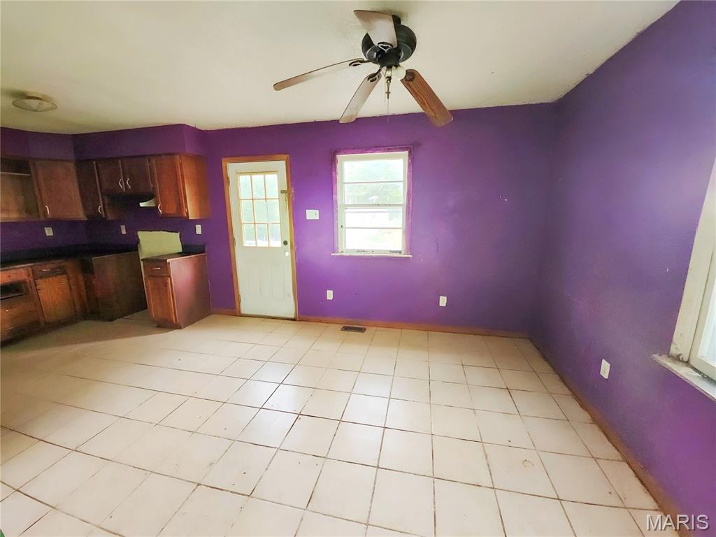 907 Rock Road Property Photo 5