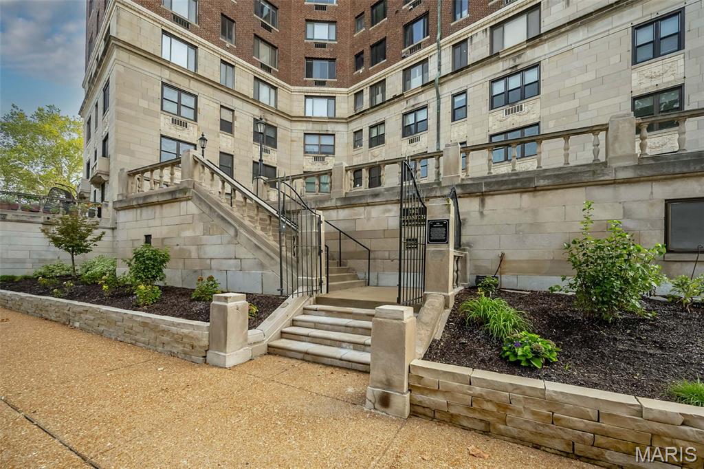 410 N Newstead Avenue 11e Property Photo 2