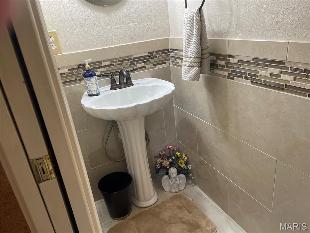300 County Road 5090 Property Photo 26