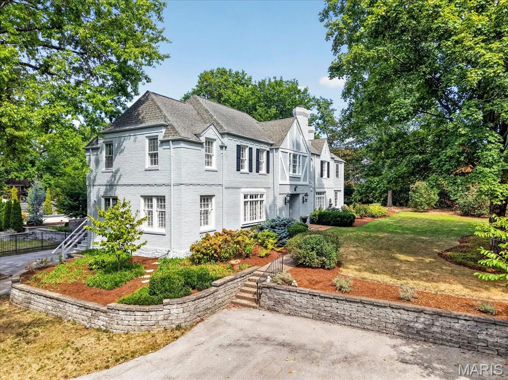 6 Berkshire Drive Property Photo 4