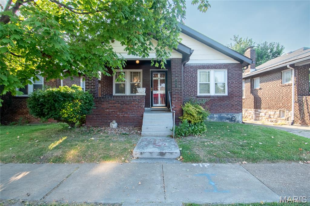 5851 Hampton Avenue Property Photo 1