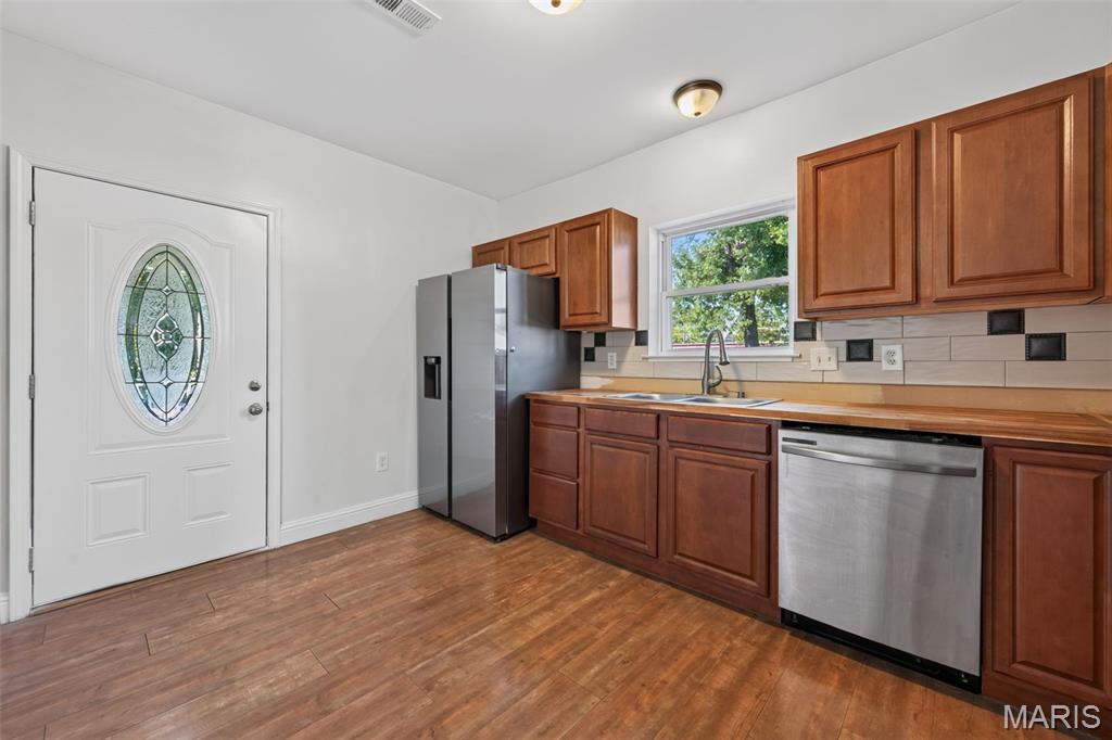 129 E Pacific Street Property Photo 41