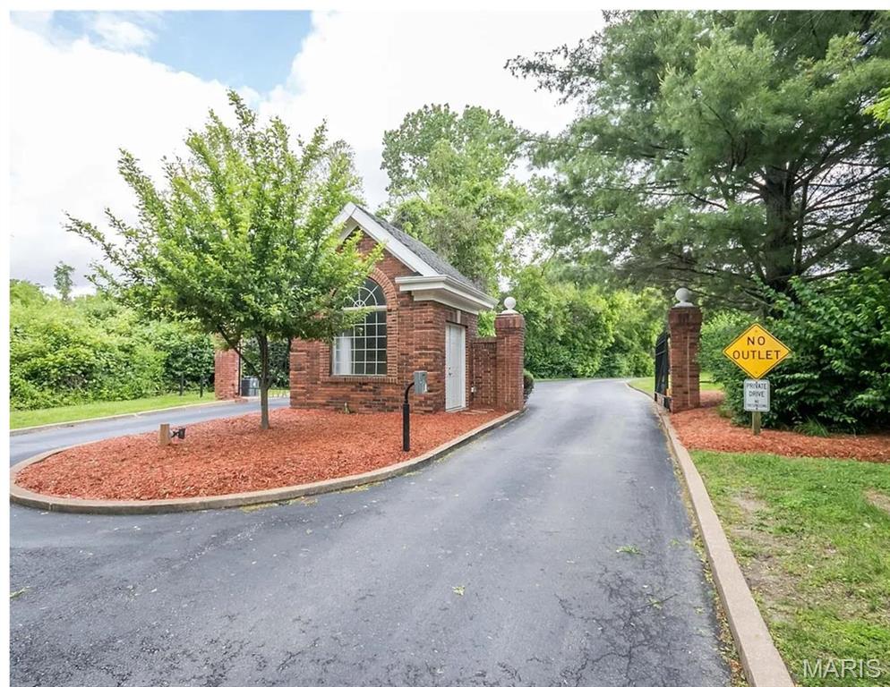 1548 Fountainhead Lane
