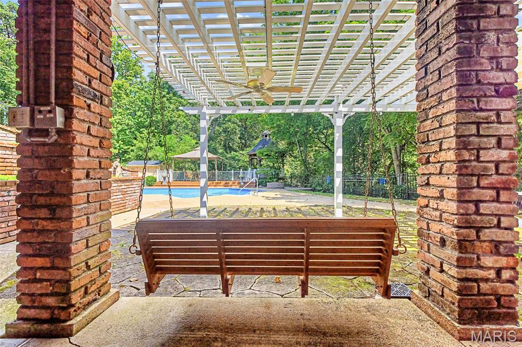 6202 Bluff Forest Drive Property Photo 4