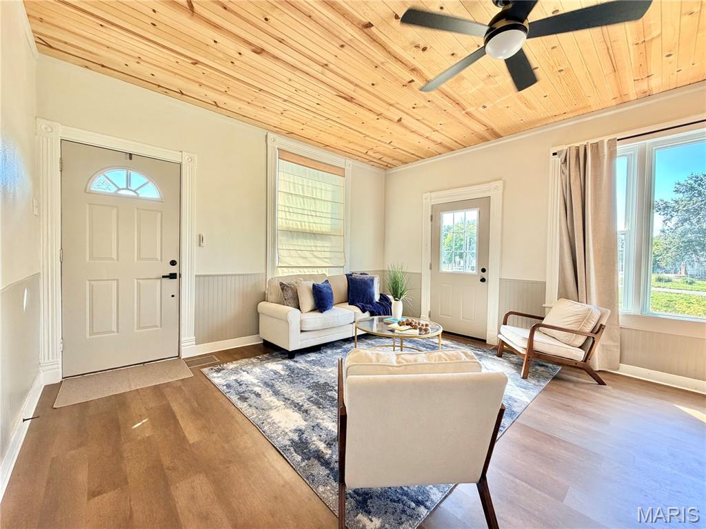 421 Wolf Street Property Photo 4