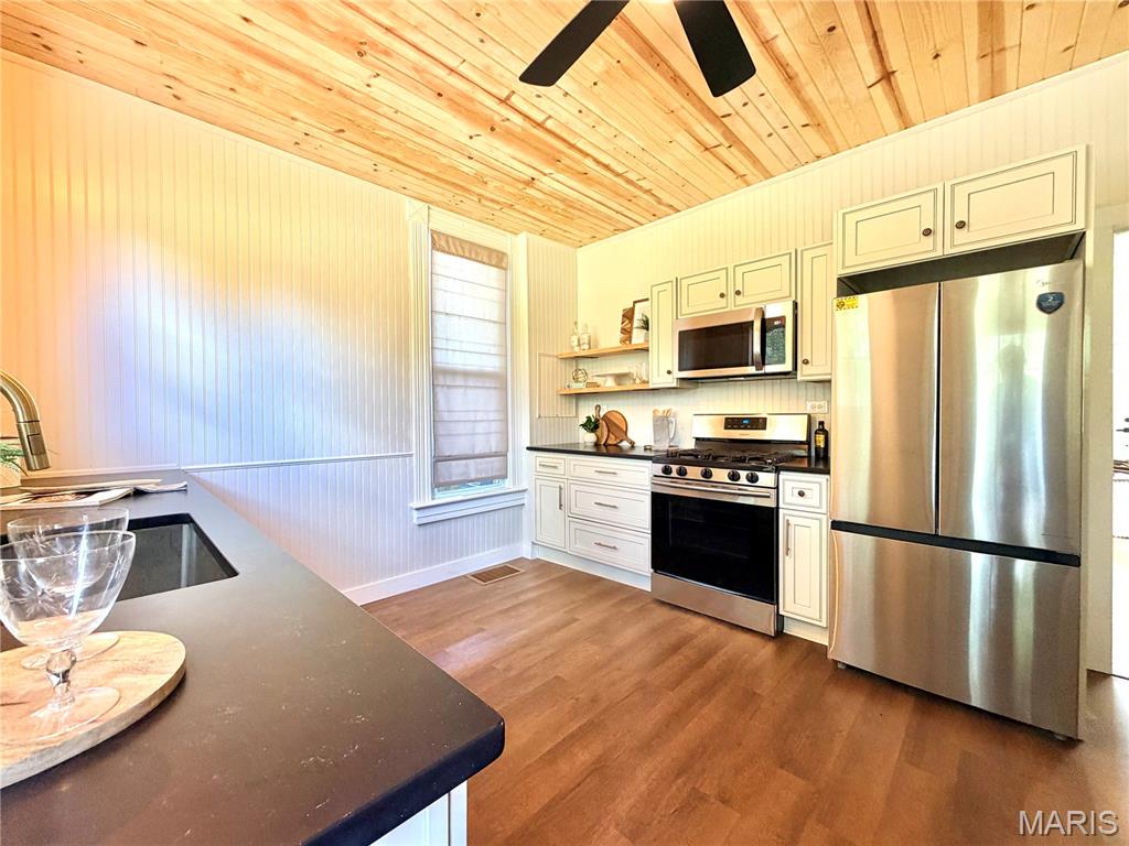 421 Wolf Street Property Photo 8