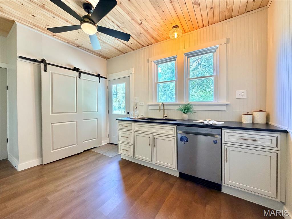 421 Wolf Street Property Photo 9