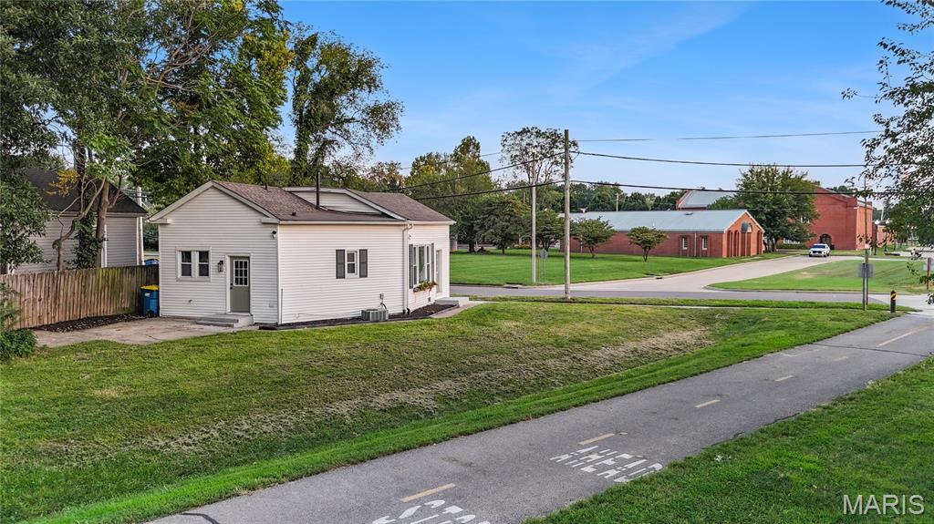 421 Wolf Street Property Photo 25