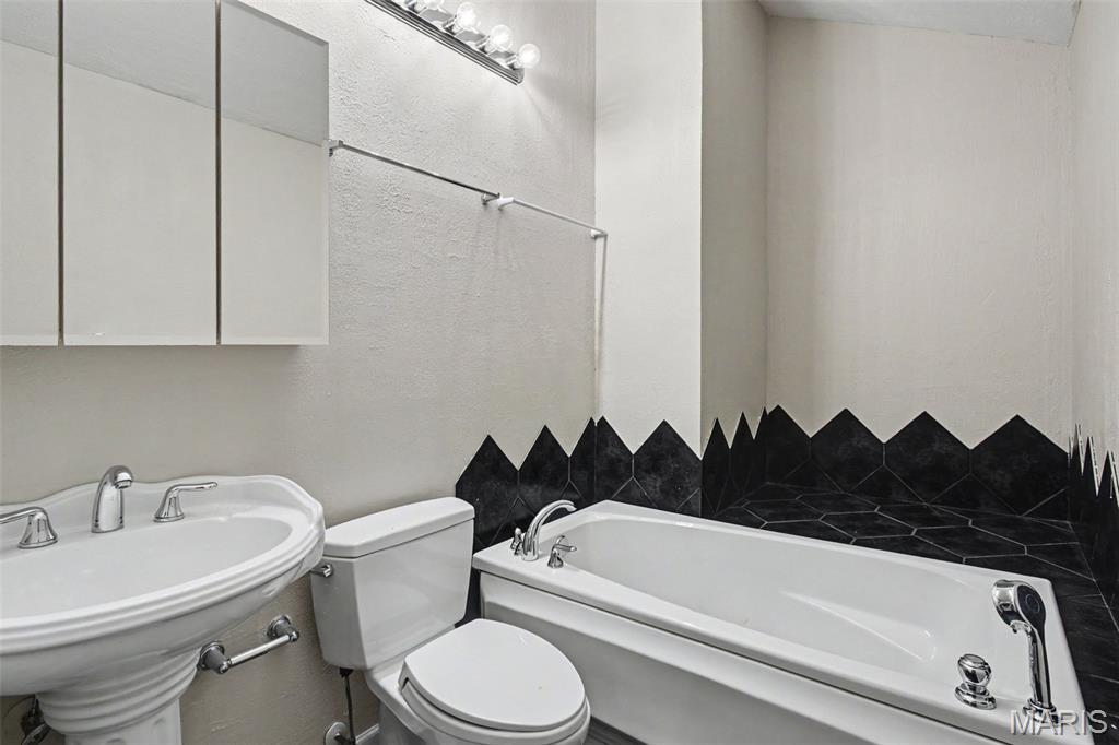 202 Barrington Drive Property Photo 18