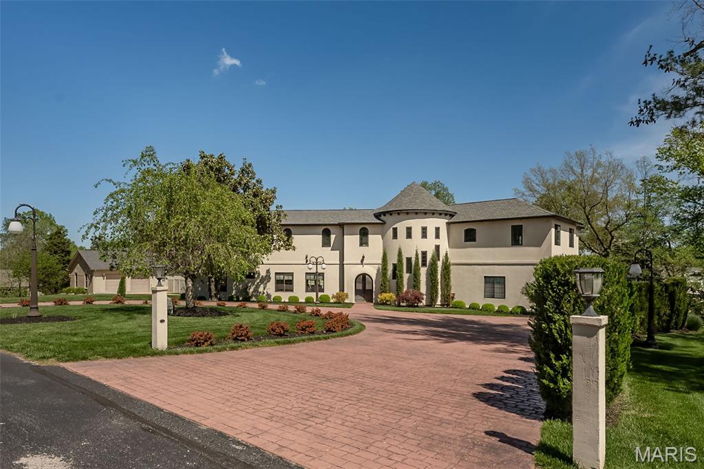604 Glyn Cagny Property Photo 1