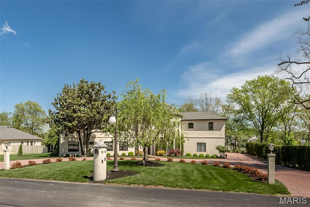 604 Glyn Cagny Property Photo 2