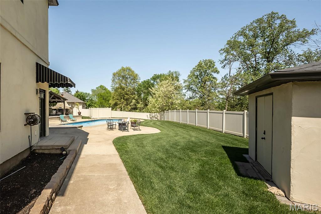 604 Glyn Cagny Property Photo 6