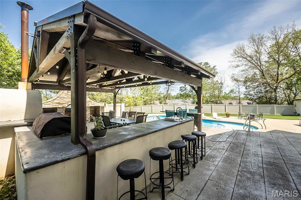 604 Glyn Cagny Property Photo 7