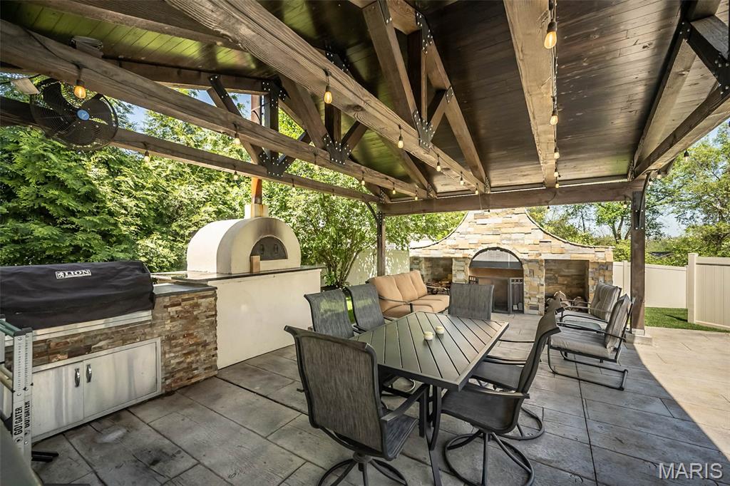 604 Glyn Cagny Property Photo 10