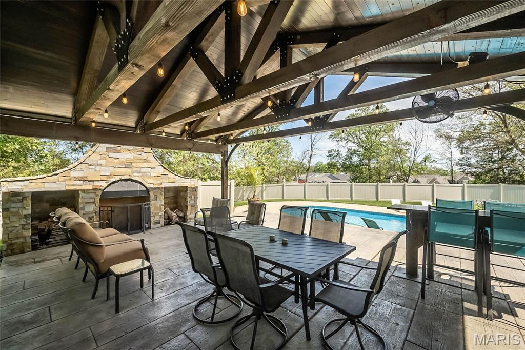 604 Glyn Cagny Property Photo 11