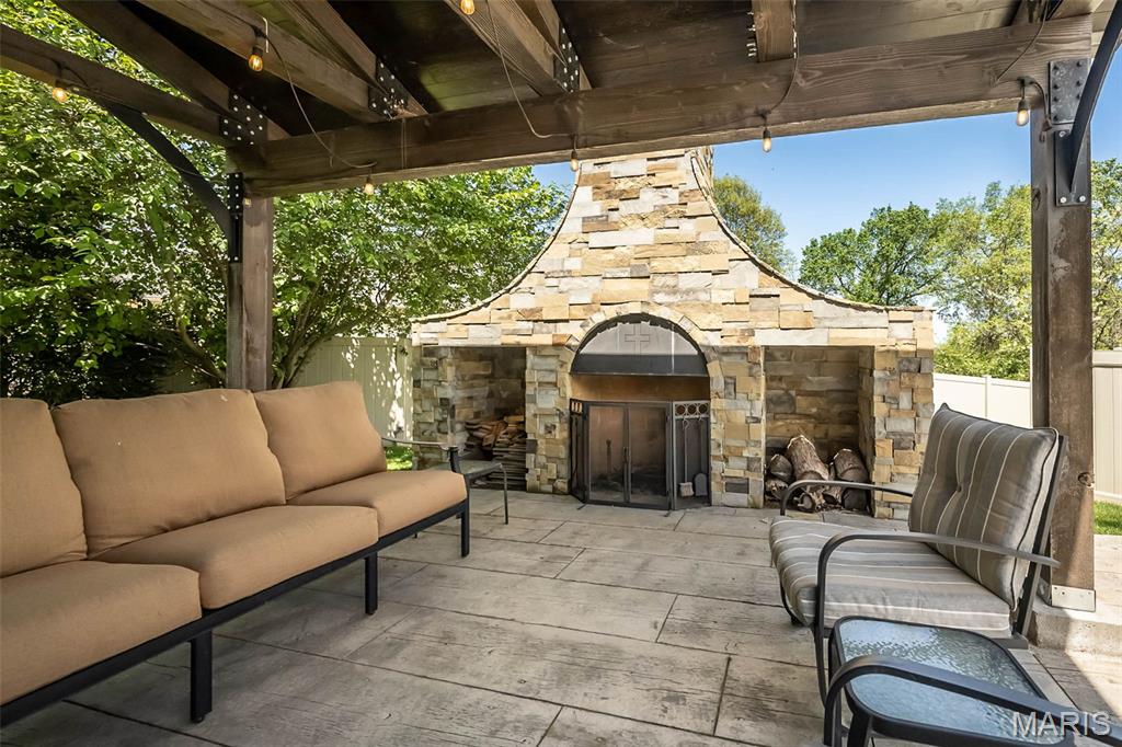 604 Glyn Cagny Property Photo 12