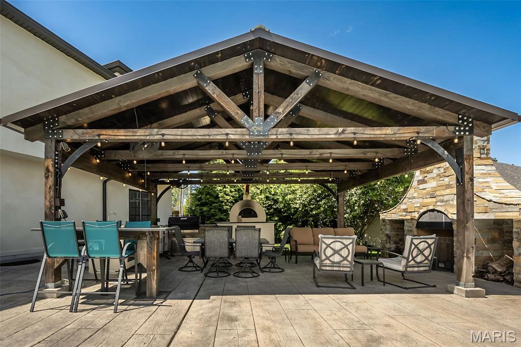 604 Glyn Cagny Property Photo 13